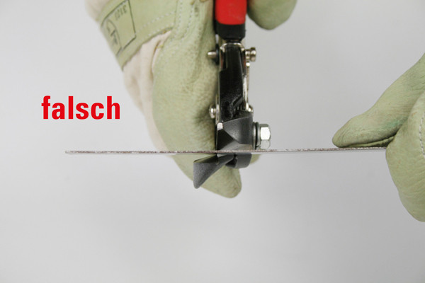 BESSEY-3b-Scheren-Handhabung-falsch