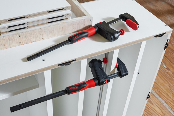 BESSEY-5a-Anwendung-Holz-Getriebezwinge-GK