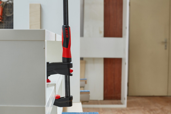 BESSEY-5d-Anwendung-Holz-Getriebezwinge-GK