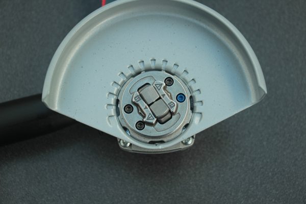 Das X-Lock Aufnahmesystem. Der Zubehörwechsel erfolgt innerhalb von Sekunden mit nur einem Klick – werkzeugfrei
