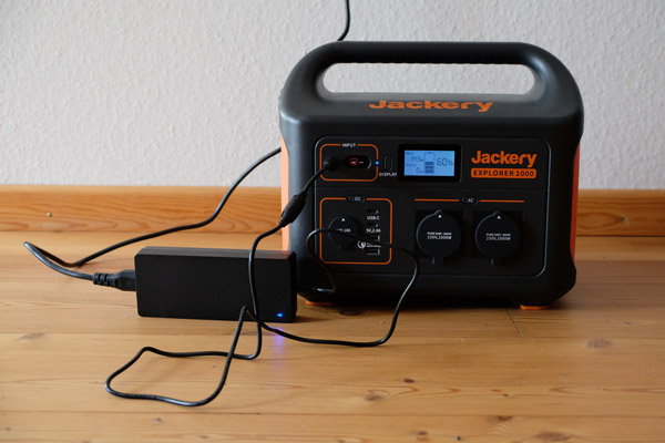 Das Laden über das Netzteil an der 230 Volt Steckdose geht am schnellsten.