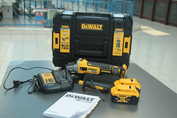 DeWalt Akku-Winkelschleifer DCG404P2 Lieferumfang