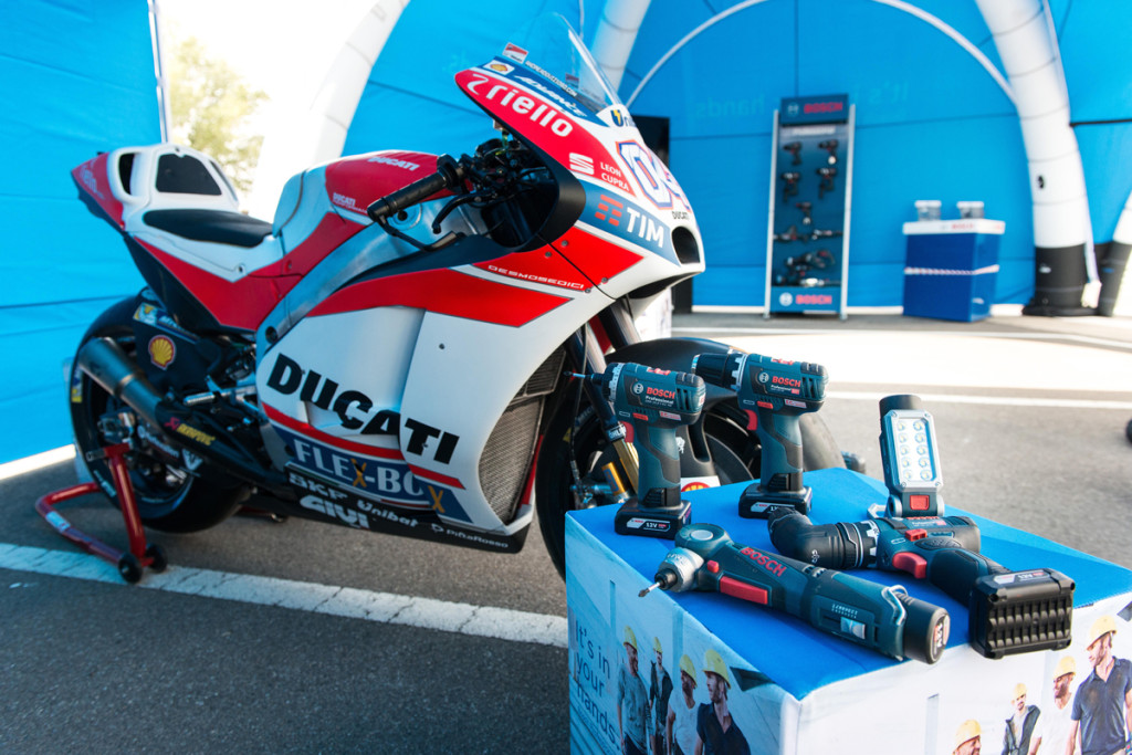 Moto-GP Ducati von Andrea-Dovizioso Startnummer 04