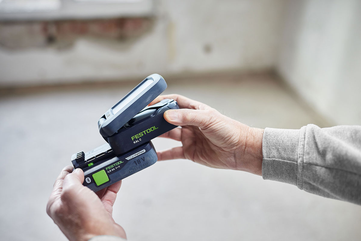 Die Akku-Arbeitsleuchte ist kompatibel zu allen Festool Akku-Packs (außer Ergopack).