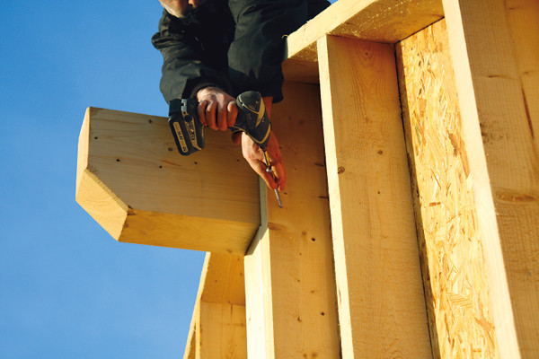 Mit der Tellerkopf XL sind viele Anwendungen im professionellen Holzbau möglich, etwa Pfettenbefestigungen im Holzrahmenbau