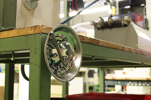 Werkzeuge und Kleinteile sind sicher verwahrt und griffbereit – sogar bei Arbeiten an senkrechten Flächen oder über Kopf.