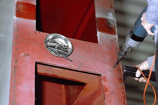 Werkzeuge und Kleinteile sind sicher verwahrt und griffbereit – sogar bei Arbeiten an senkrechten Flächen oder über Kopf.