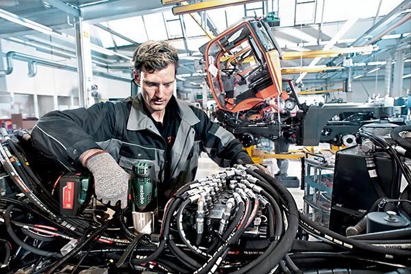 Metabo 18-Volt Schlagschrauber SSW 18 LTX 600. Gewicht: 3,1 kg. Drehmoment: 600 Nm.
