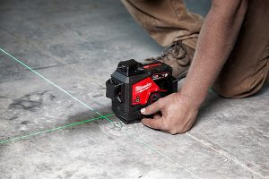 Für eine einfache und vielseitige Ausrichtung verfügt jeder der Kreuzlinienlaser über eine Feinjustierung, die eine schnelle Punkt-zu-Punkt-Ausrichtung ermöglicht.