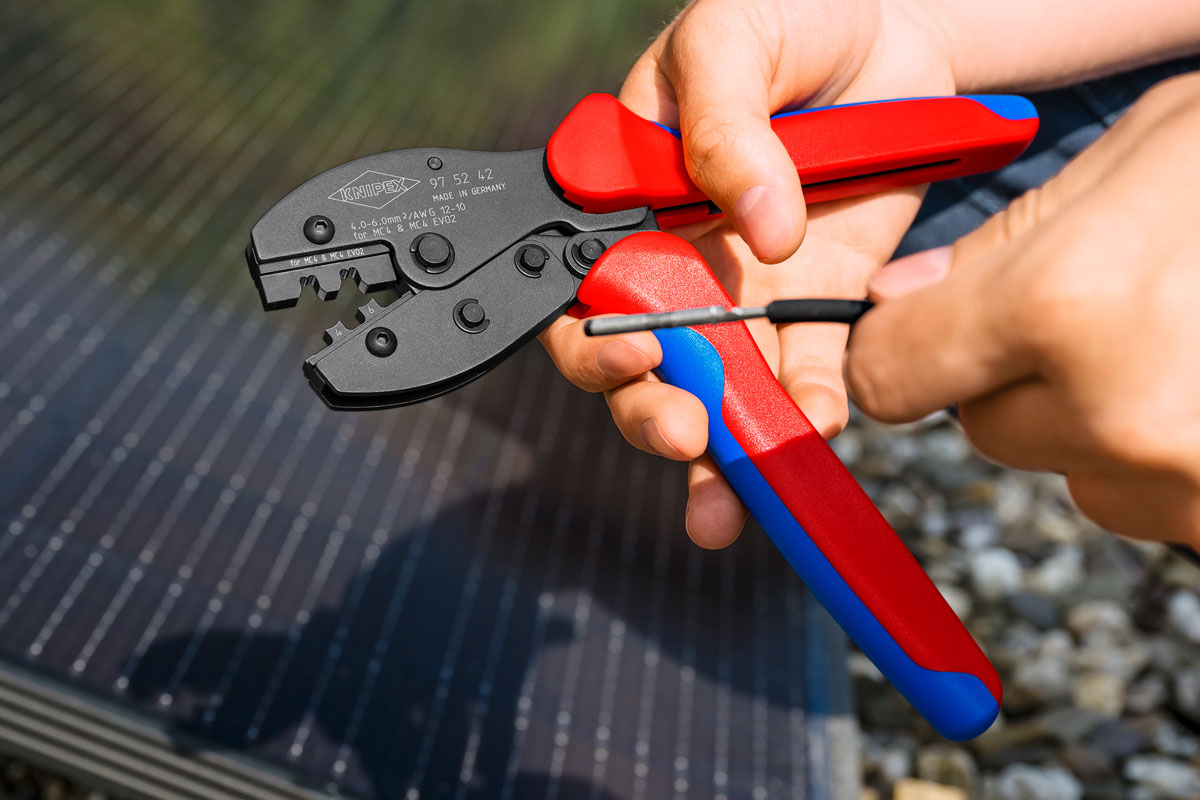 Solide Qualität: Crimpzange von Knipex.