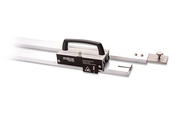 Folienschneider Pro Cut von STEINEL PROFESSIONAL für sauberes Zuschneiden von Folien, Planen, Stoff und Leder bis zu 5 mm Stärke.