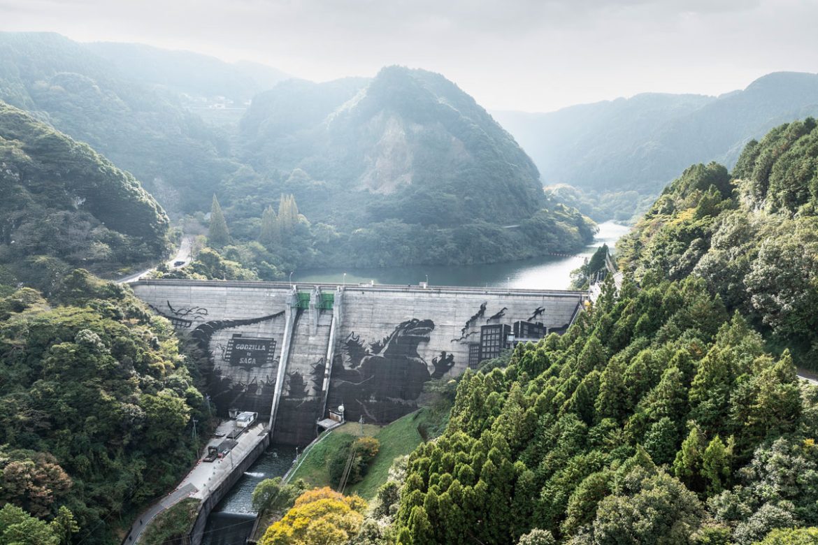 Reverse Graffiti auf japanischer Staumauer, Made by Kärcher