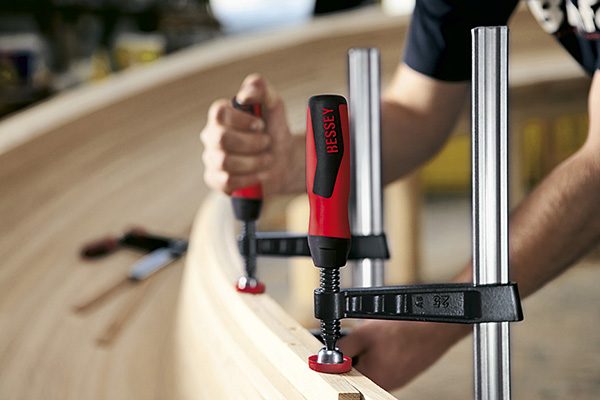 _TG-2K_work_man_wood_1__100