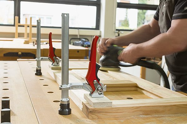 TW16AW_work_man_wood_grinding_1__100