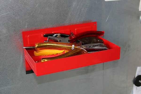 Für Werkzeuge und Kleinteile eignen sich spezielle magnetische Werkzeugschalen.