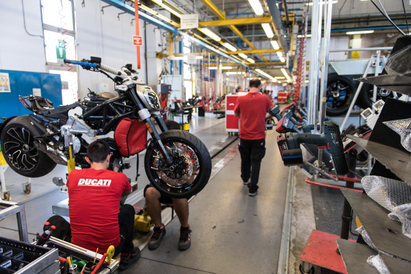 Montage einer Ducati XDiavel