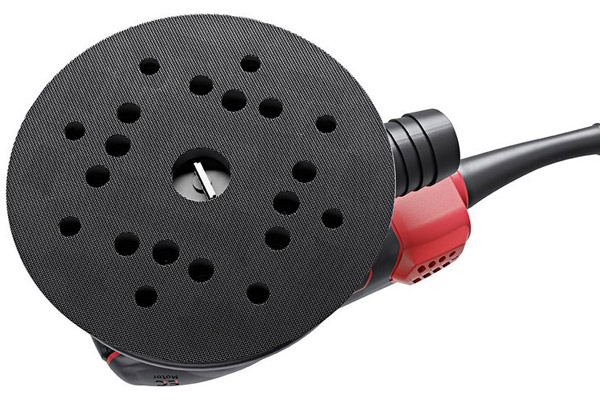 Der Schleifteller misst 125 Millimeter im Durchmesser. Die Befestigung der Schleifmittel erfolgt per Klett.