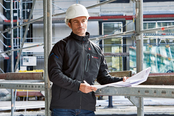 Die Jacke GHJ 12+18V XA Professional wärmt ihren Träger mit drei Wärmestufen zuverlässig und langanhaltend. Ihr wind- und wetterfestes Softshell-Material sorgt für viel Bewegungsfreiheit.