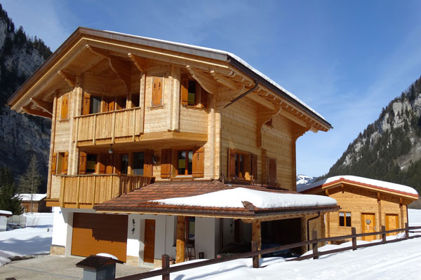 Holzhaus in den Alpen