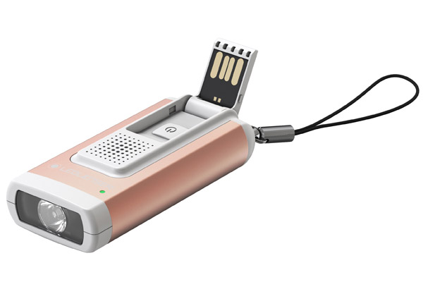 Die USB-Schnittstelle zum Laden des Akkus ist ausklappbar