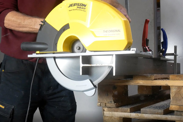 Metallhandkreisssäge von Jepson Power zum Trennen von Metallprofilen, Stahlblechen, Aluminiumblechen, Stahlträgern u.a.