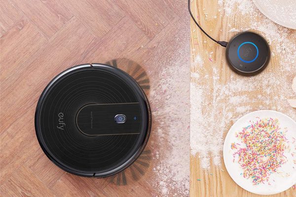 Der Saugroboter lässt sich mit Alexa steuern